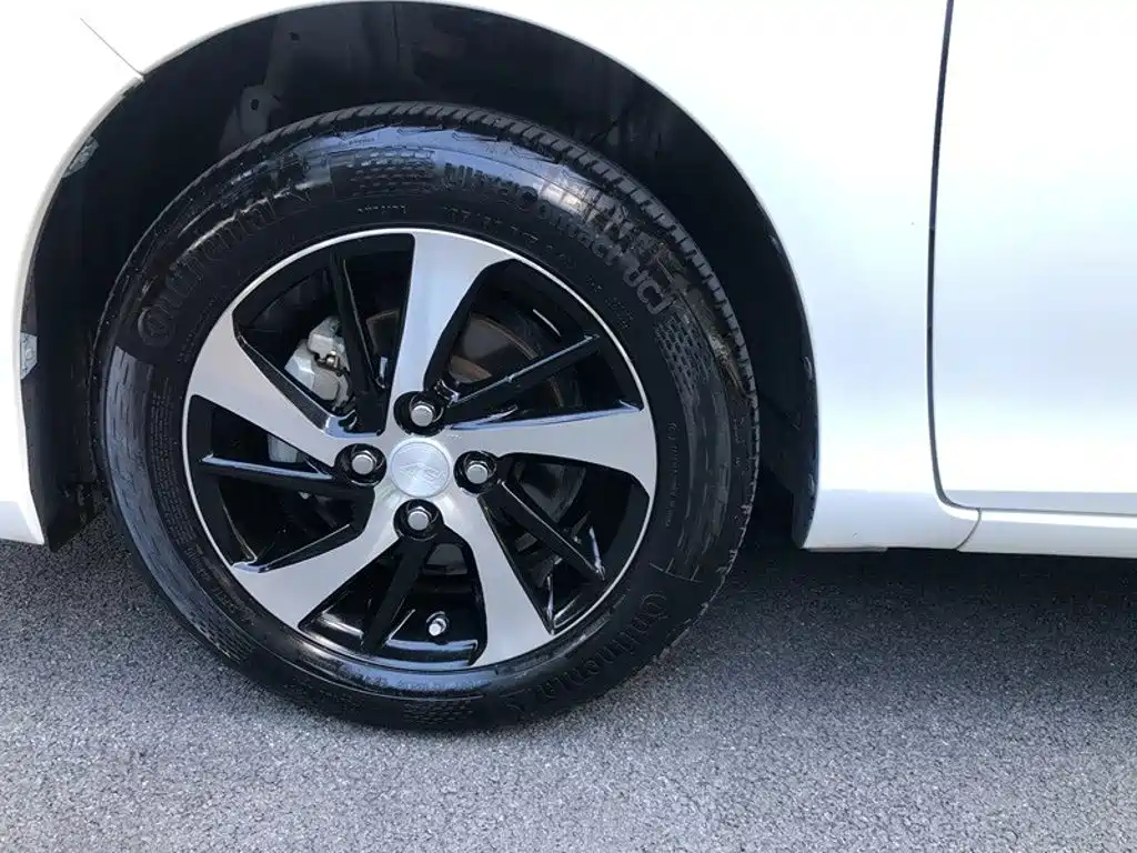 Toyota Yaris L 2018 — фото 14