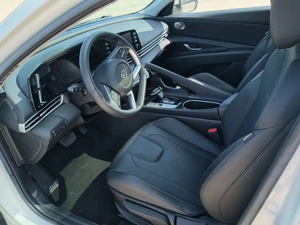 Hyundai Elantra 2022 — фото 26