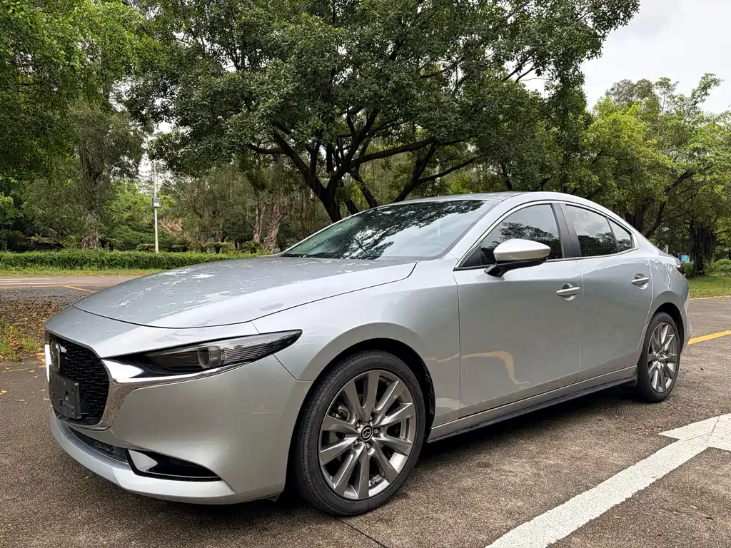 Mazda 3 Axela 2022 — фото 1