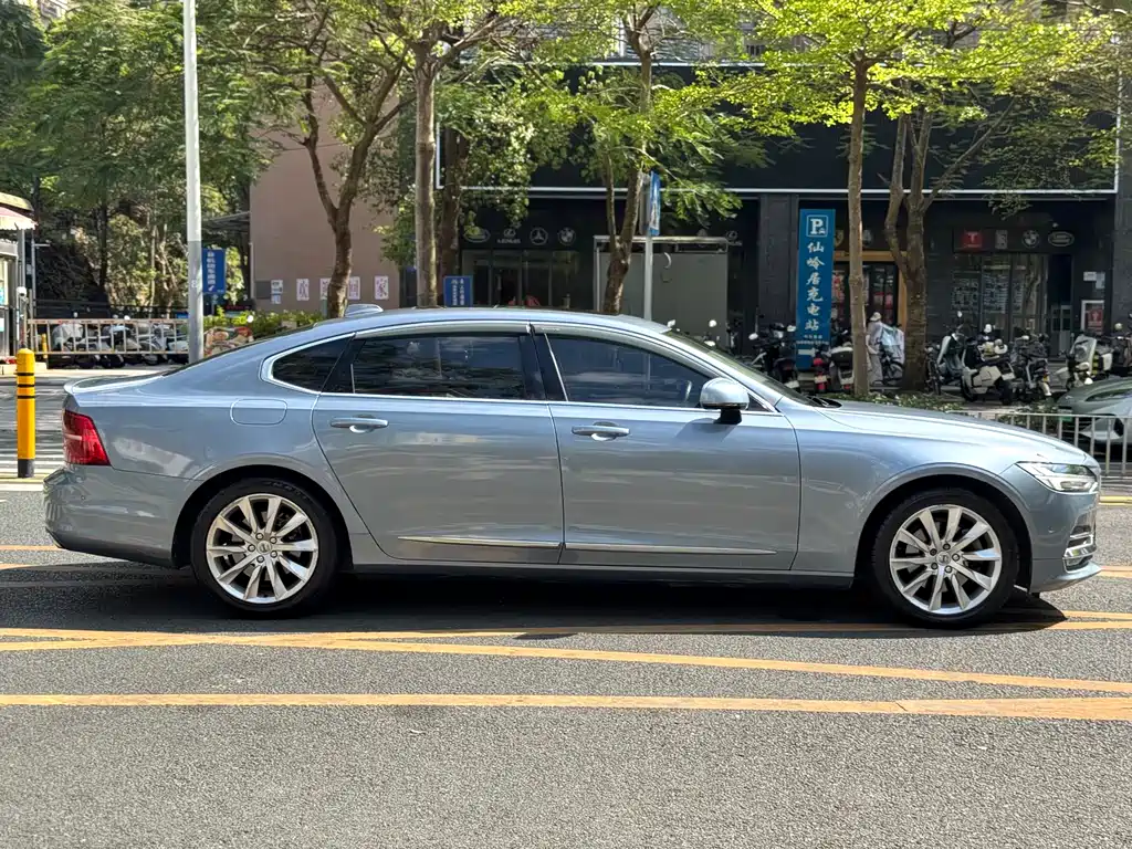 Volvo S90 2018 — фото 17