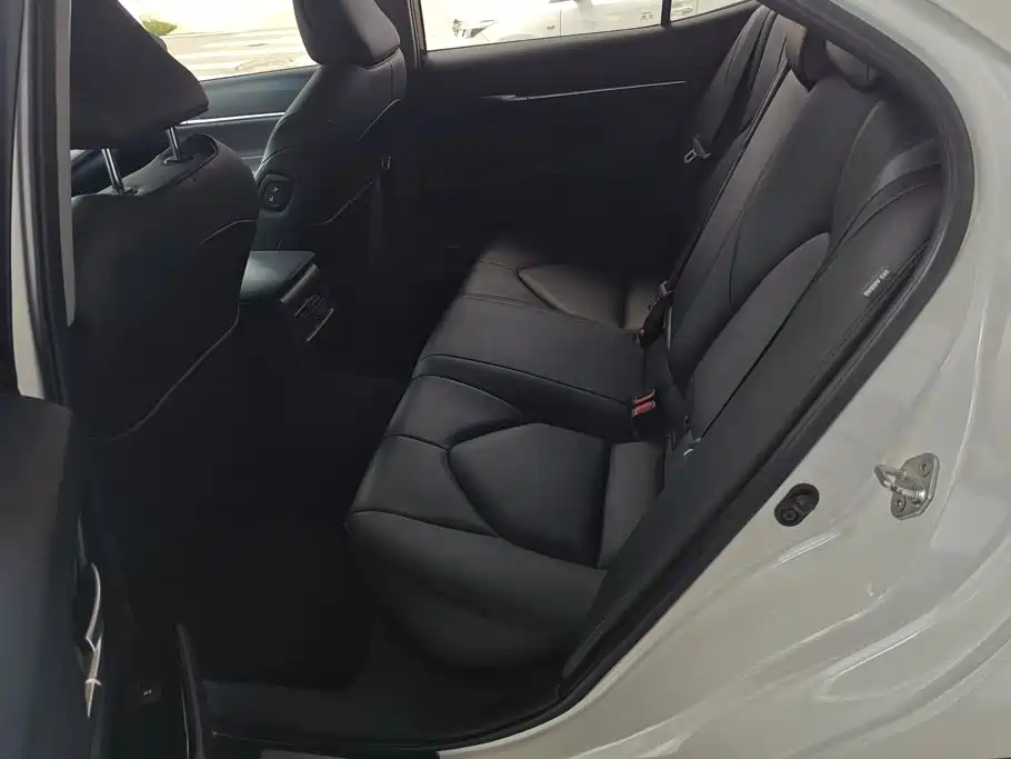 Toyota Camry 2019 — фото 11
