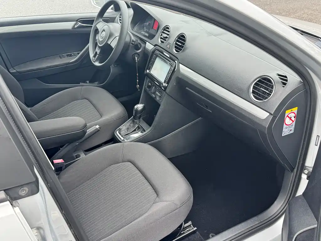 Volkswagen Jetta 2015 — фото 10
