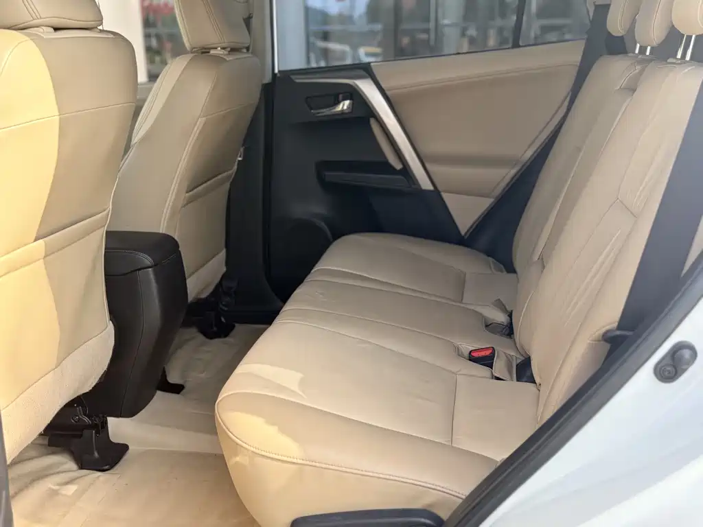 Toyota RAV4 2015 — фото 16