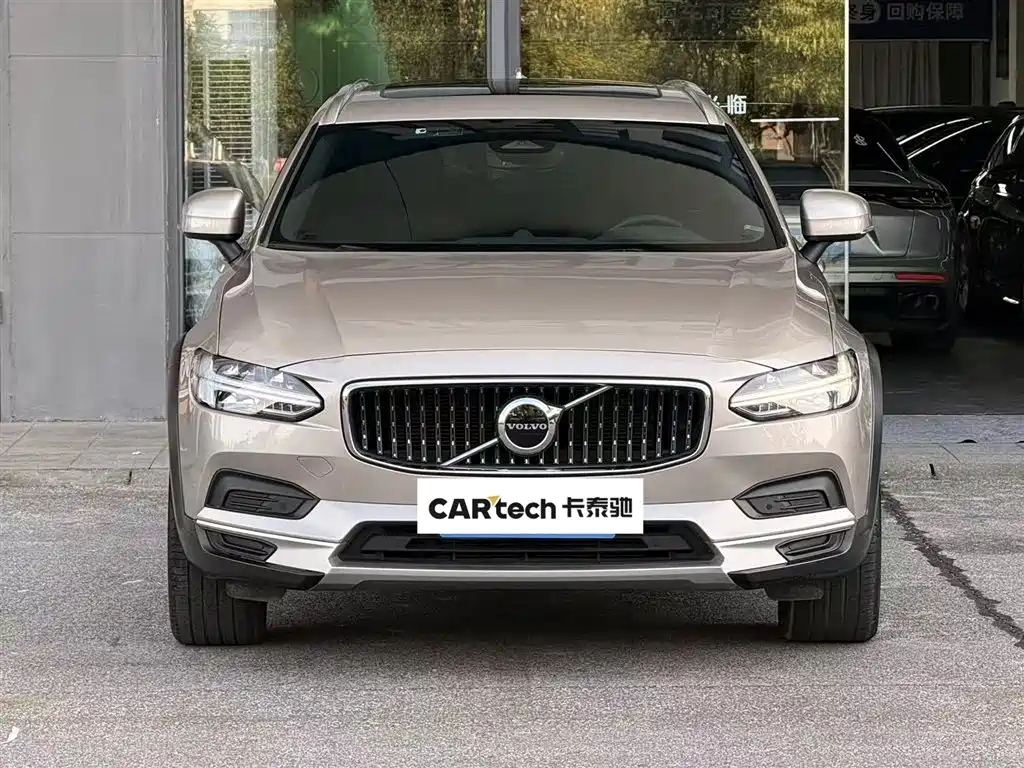 Volvo V90 2023