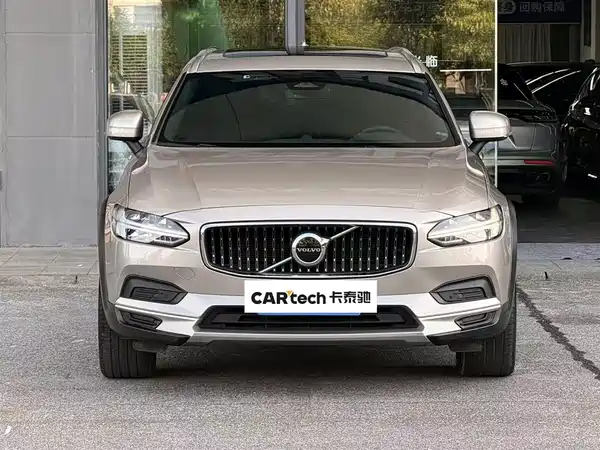 Volvo V90 2023