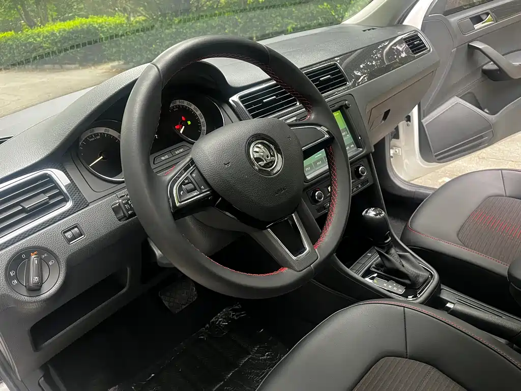 Skoda Rapid Spaceback 2019 — фото 7