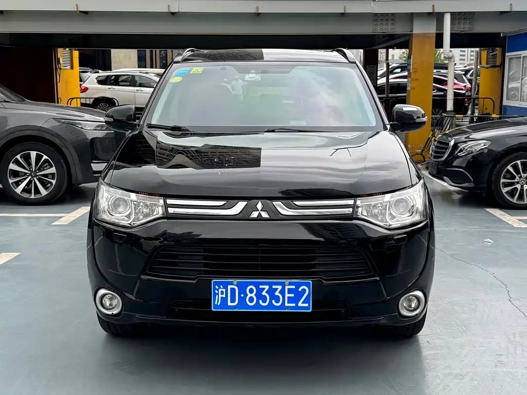 Mitsubishi Outlander 2014 — фото 2