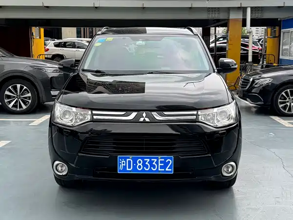 Mitsubishi Outlander 2014