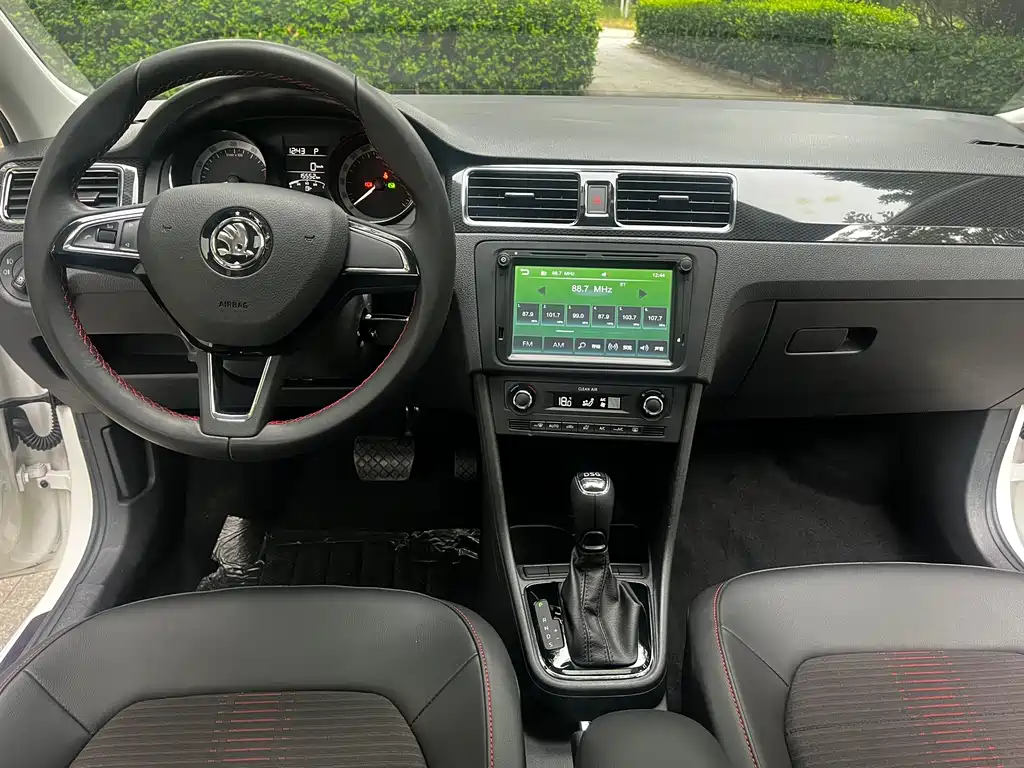 Skoda Rapid Spaceback 2019 — фото 9