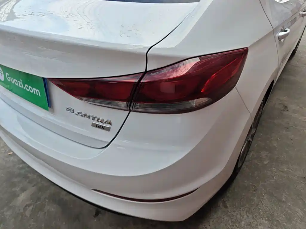 Hyundai Elantra 2017 — фото 8