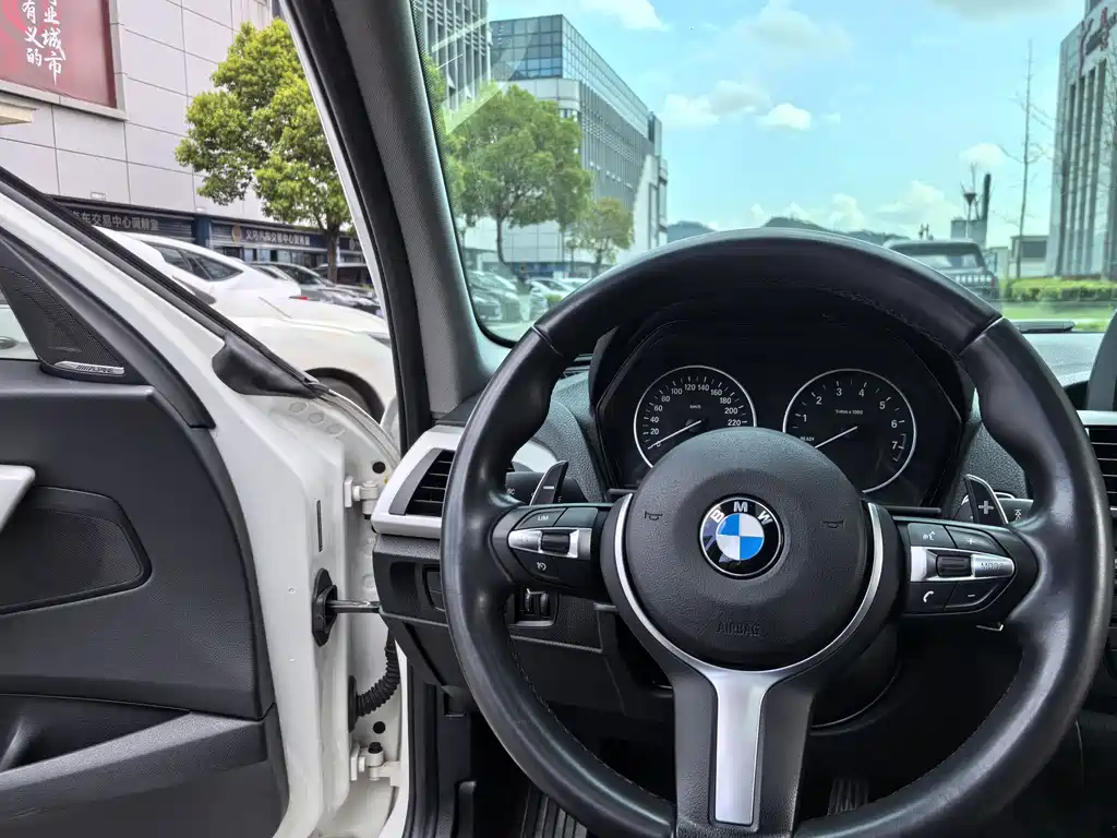 BMW 1 Series 2014 — фото 10