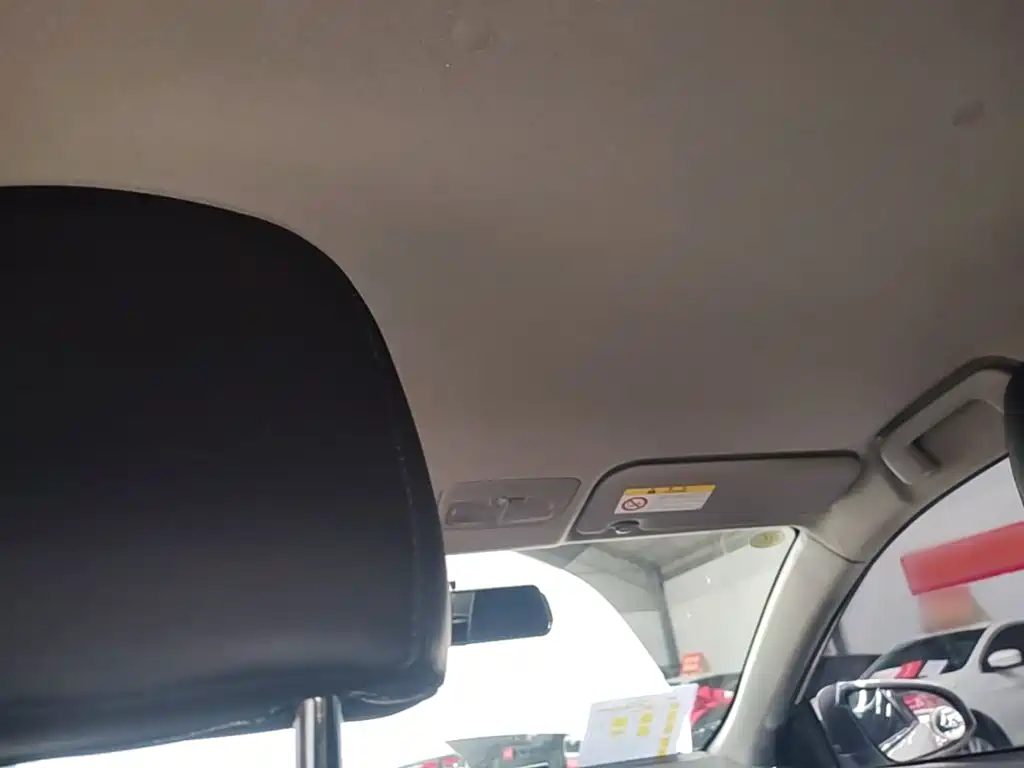 Toyota Yaris L 2015 — фото 18