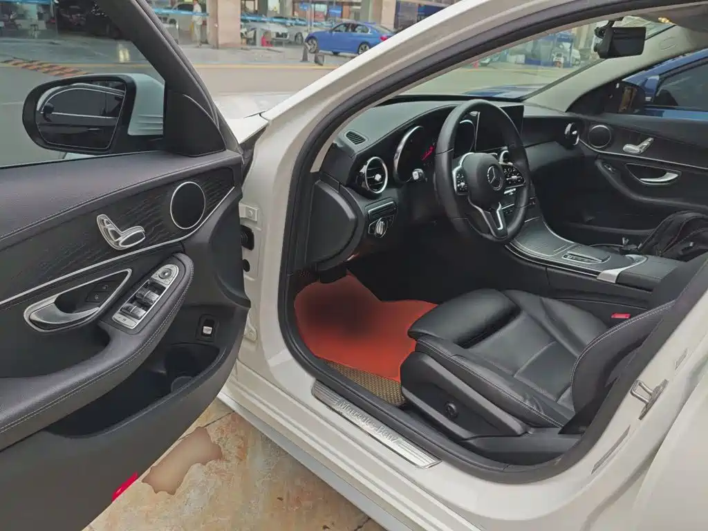 Mercedes-Benz C-Class 2019 — фото 12