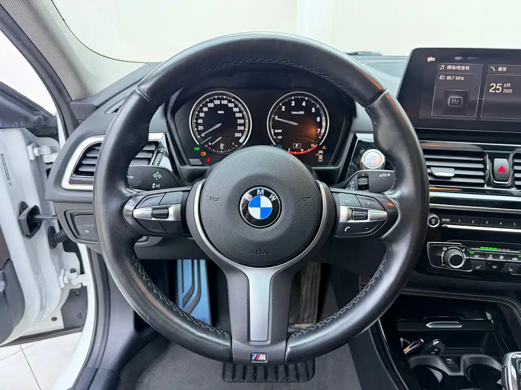 BMW 1 Series 2022 — фото 11