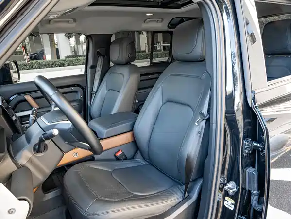 Land Rover Defender 2022