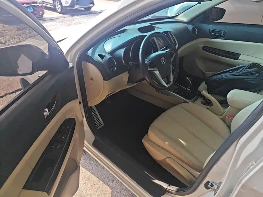 Changan Eado 2015 — фото 16