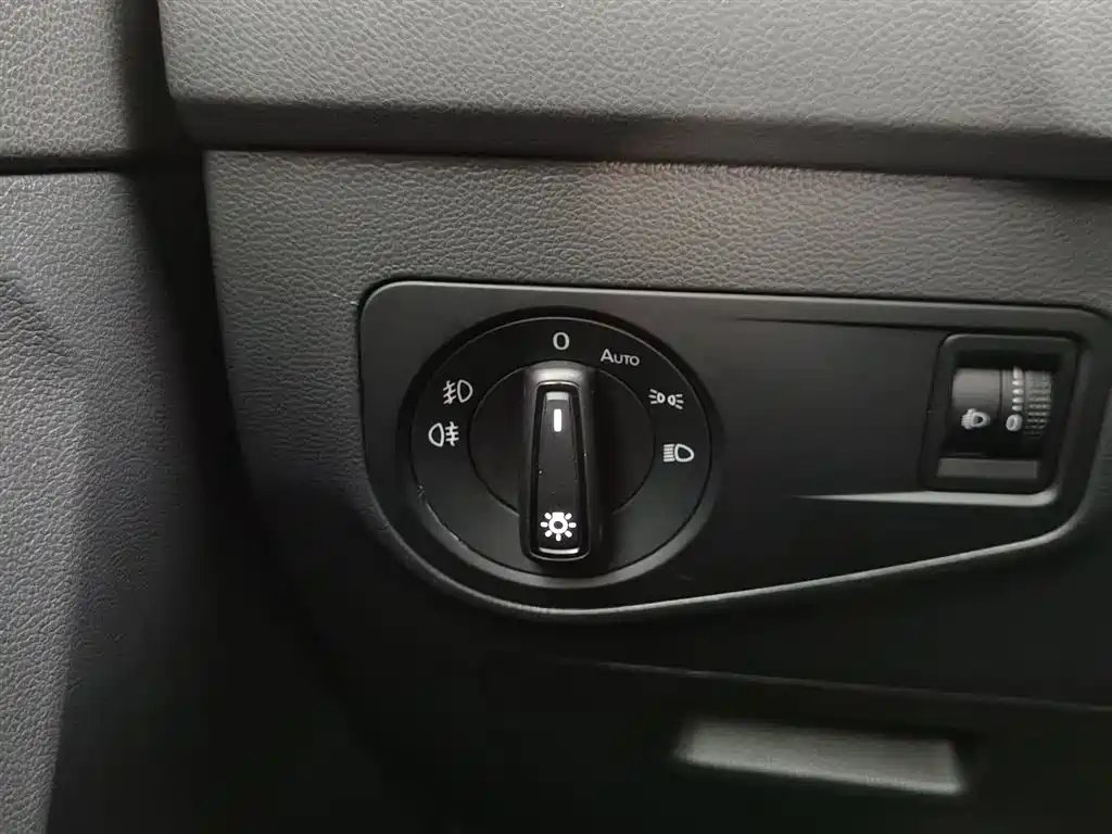 Volkswagen Tiguan L 2021 — фото 21