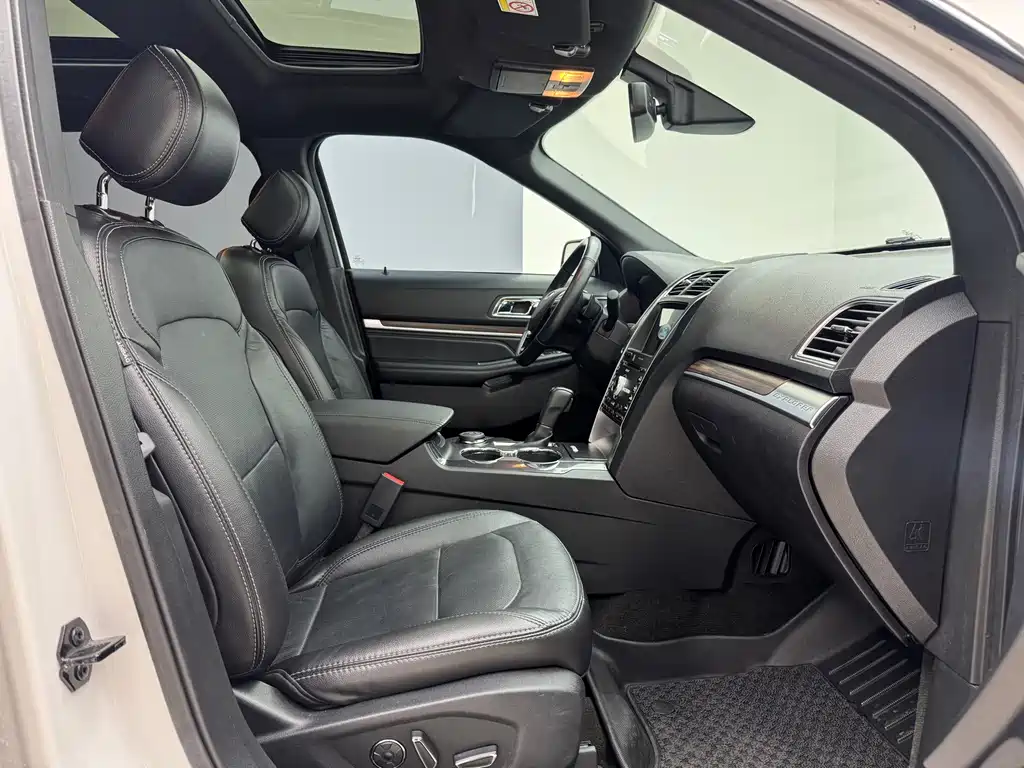 Ford Explorer 2018 — фото 14