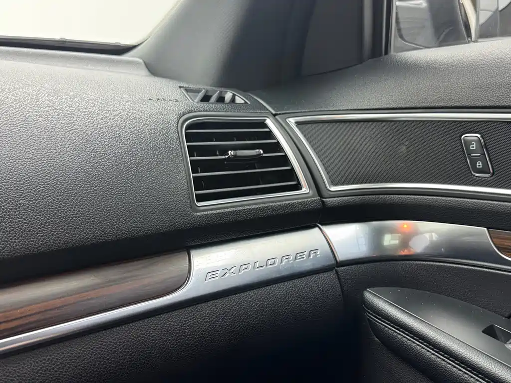 Ford Explorer 2018 — фото 17