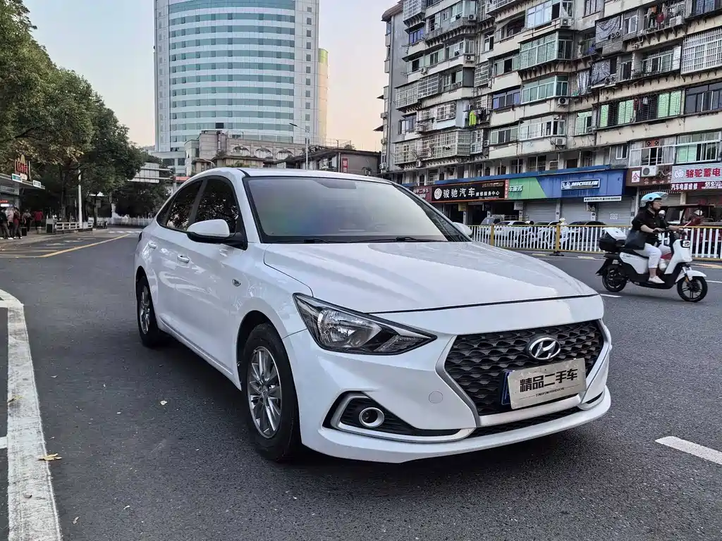 Hyundai Elantra 2018 — фото 2