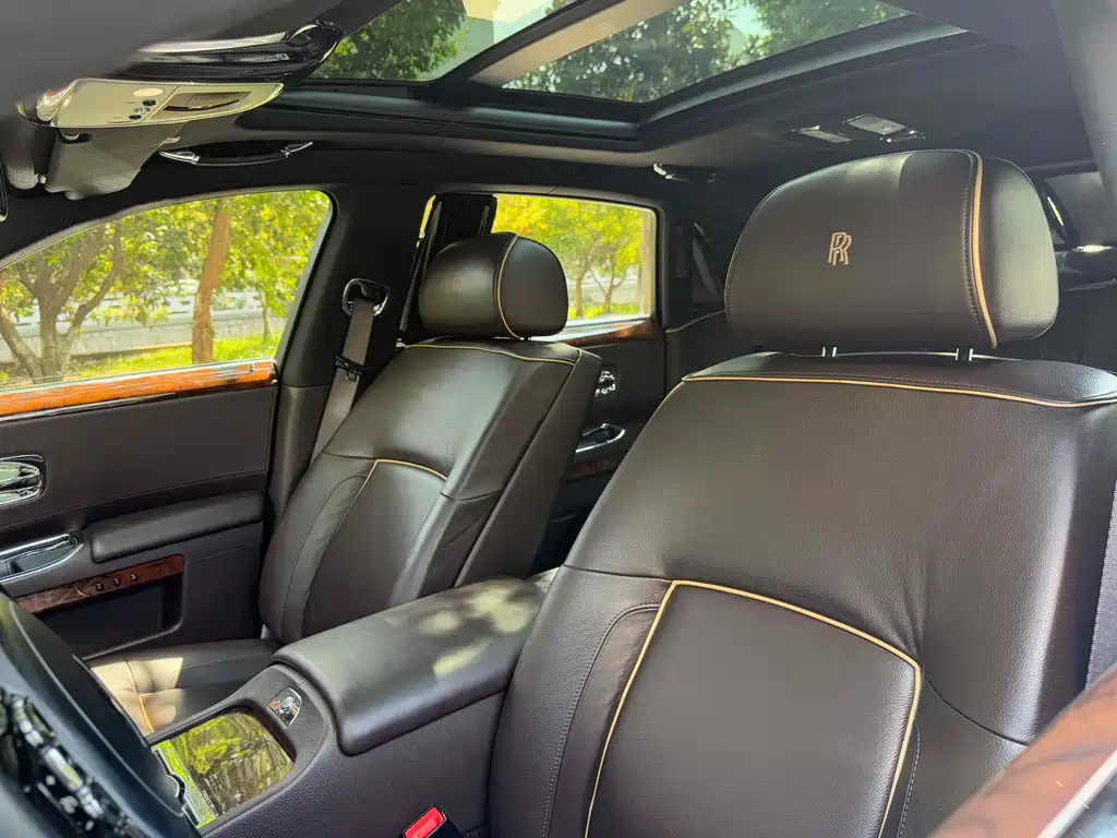 Rolls-Royce Ghost 2015 — фото 18
