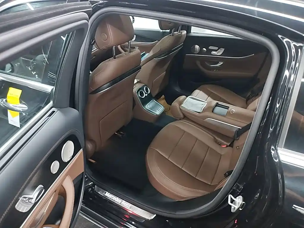 Mercedes-Benz E-Class 2023 — фото 24