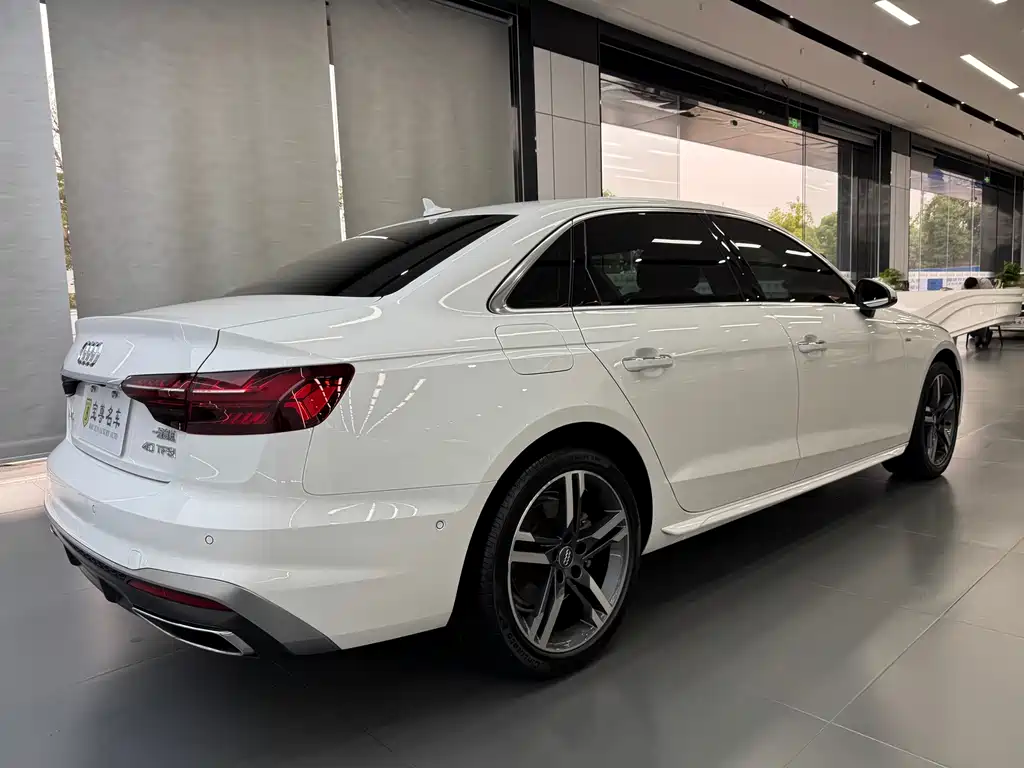 Audi A4L 2021 — фото 6