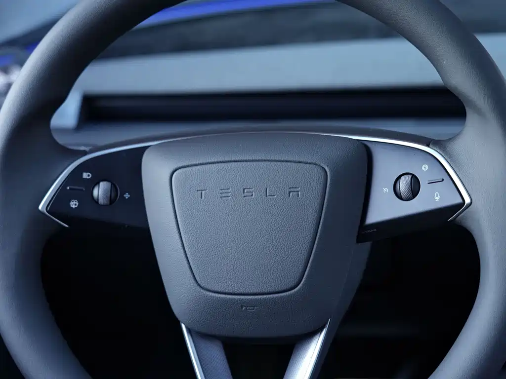 Tesla Model 3 2026 — фото 11