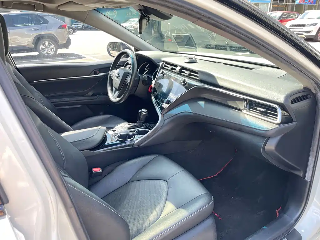 Toyota Camry 2021 — фото 16