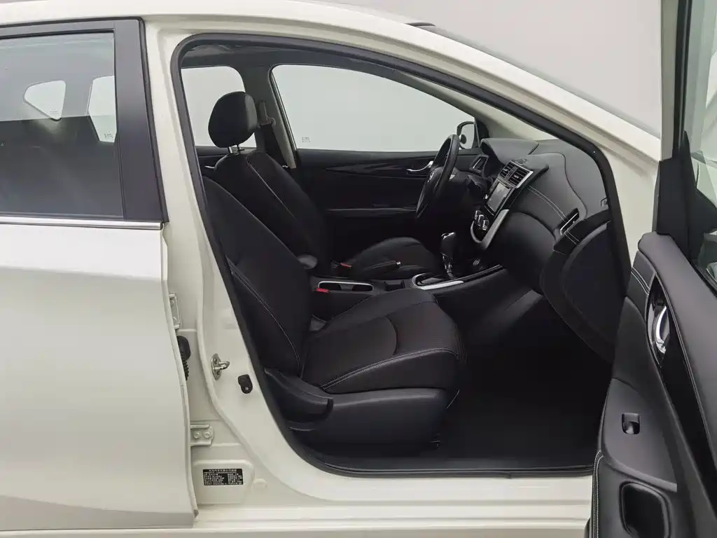 Nissan Tiida 2016 — фото 23