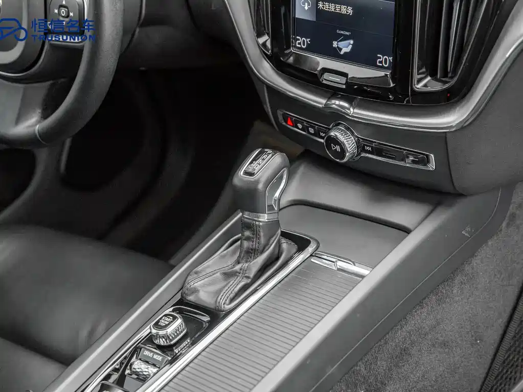 Volvo XC60 2019 — фото 17