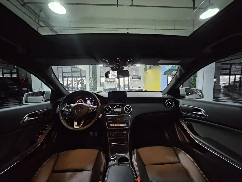 Mercedes-Benz A-Class 2017 — фото 16