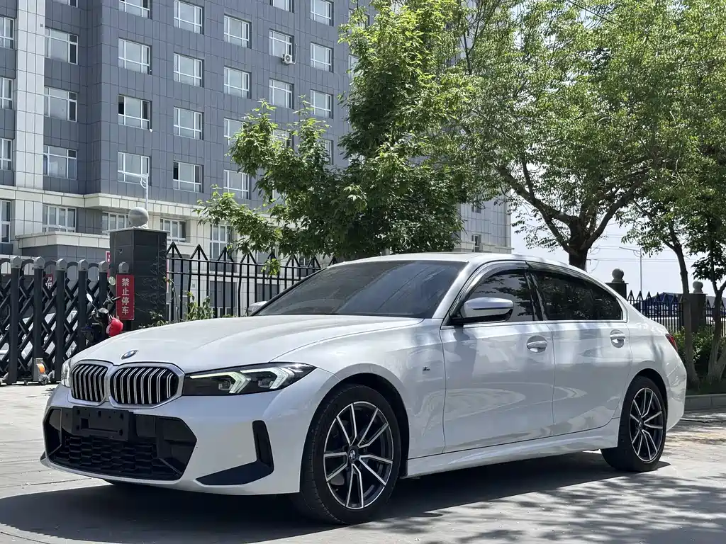 BMW 3 Series 2023 — фото 1
