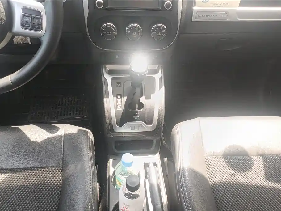 Jeep Compass 2015 — фото 16