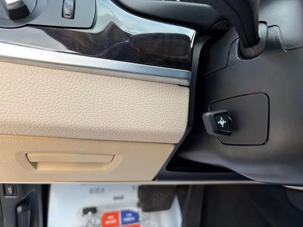 BMW 5 Series 2012 — фото 10