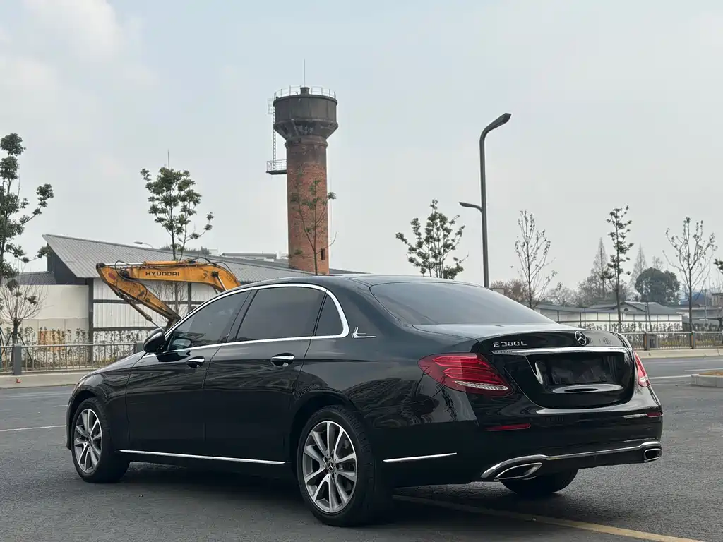 Mercedes-Benz E-Class 2019 — фото 17