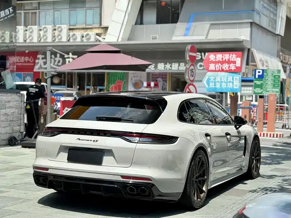 Porsche Panamera 2021
