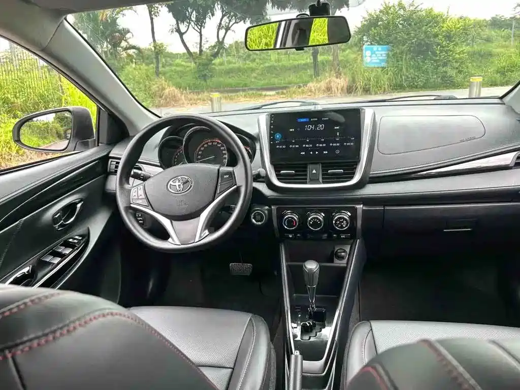 Toyota Yaris L 2023