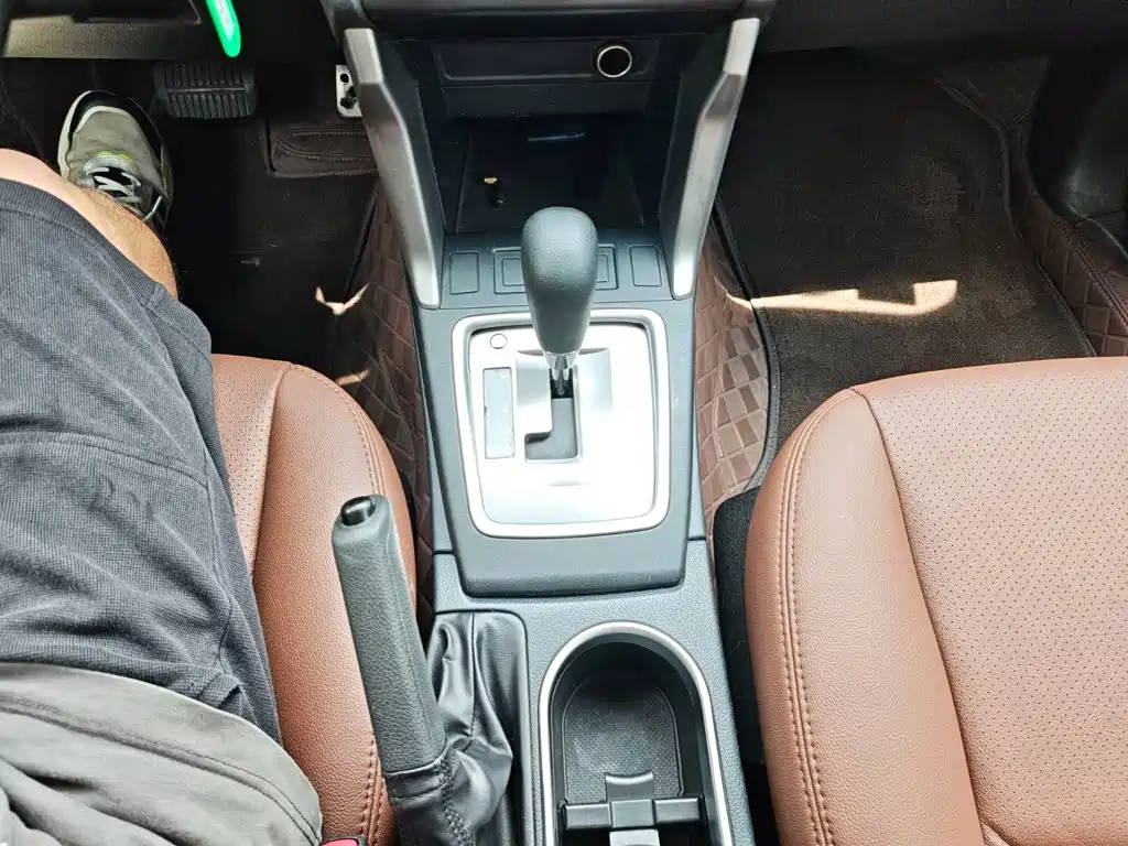 Subaru Forester 2015 — фото 16