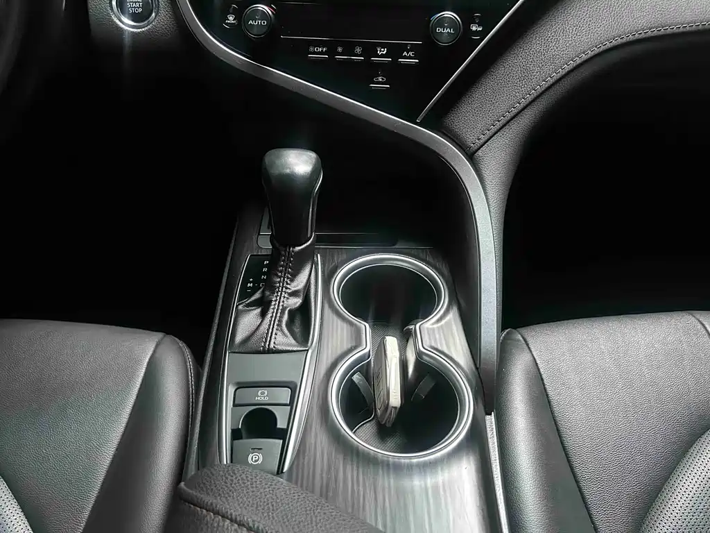 Toyota Camry 2022 — фото 12