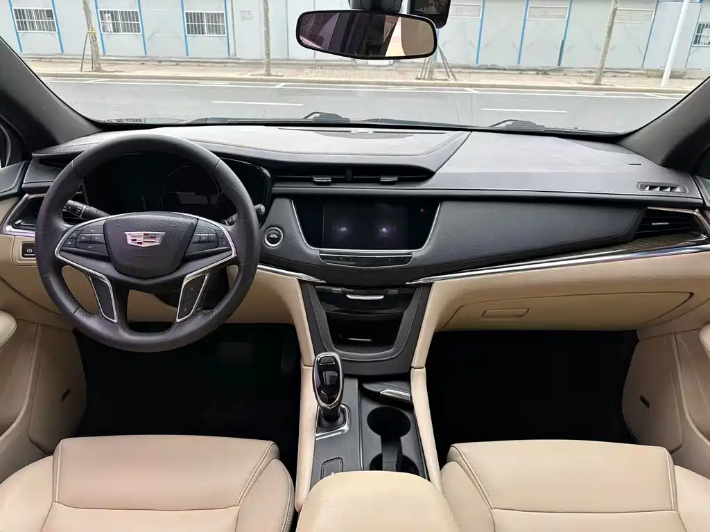 Cadillac XT5 2017 — фото 9