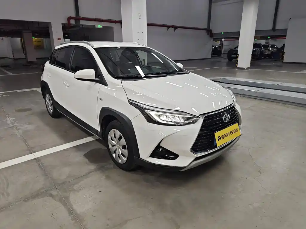Toyota Yaris L 2022 — фото 6