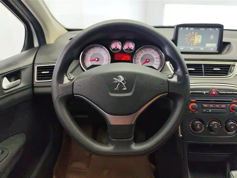Peugeot 308 2015 — фото 15