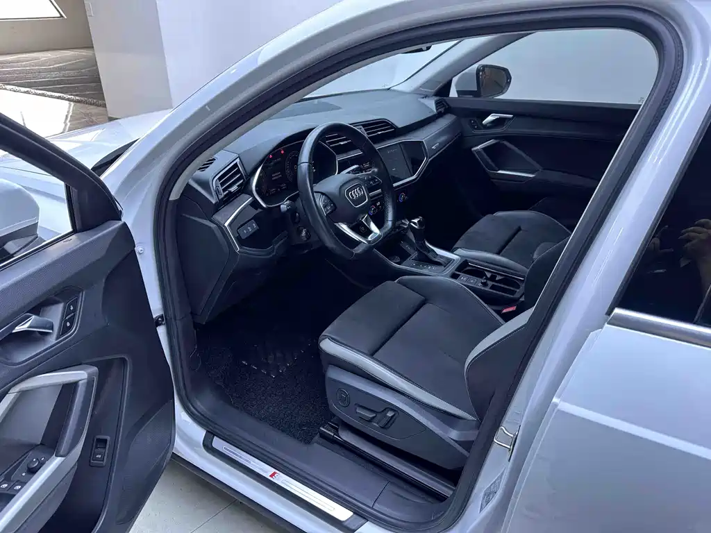 Audi Q3 2023 — фото 11