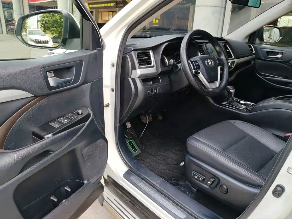Toyota Highlander 2018 — фото 14