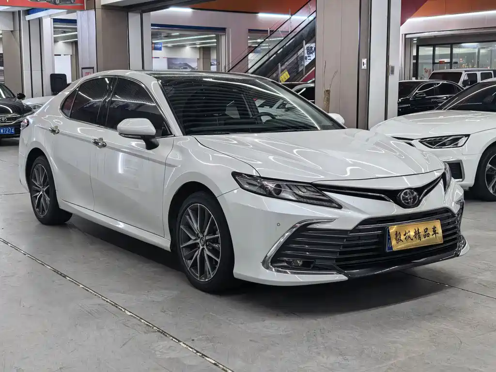 Toyota Camry 2021 — фото 3