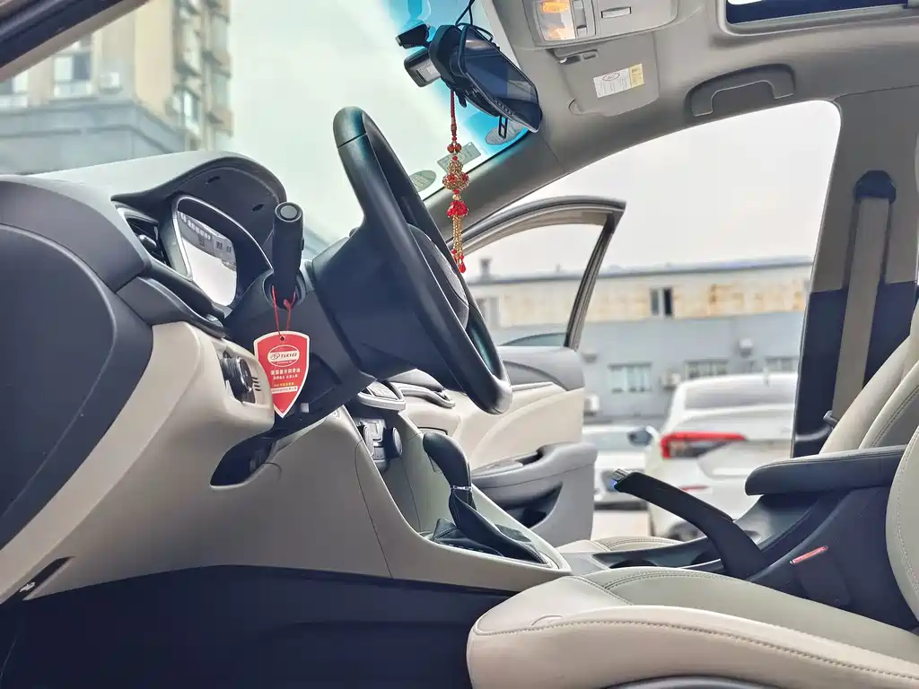 Buick Excelle 2017 — фото 10