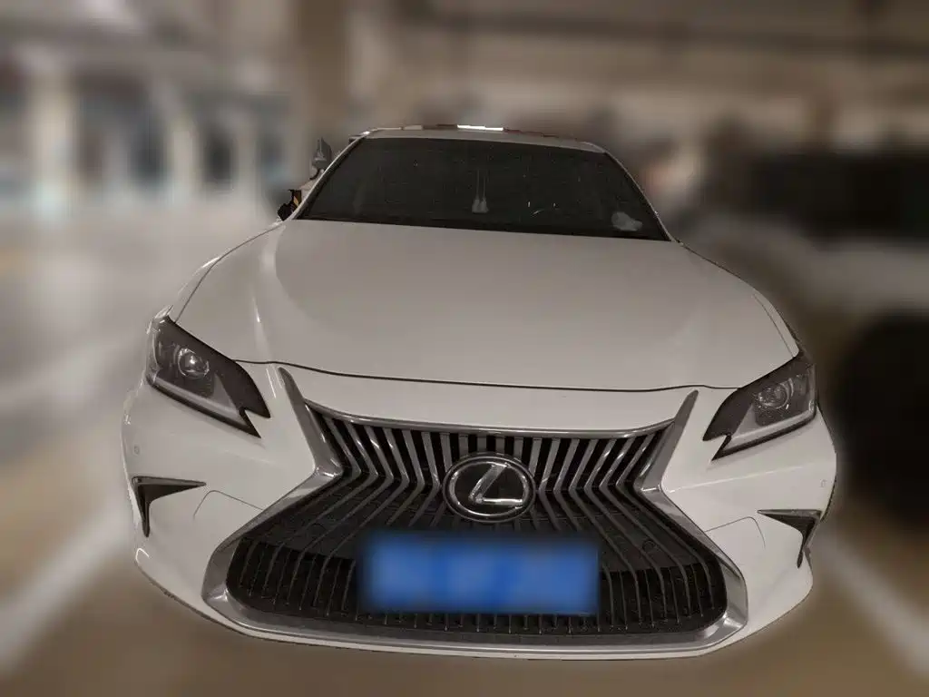 Lexus ES 2020 — фото 24