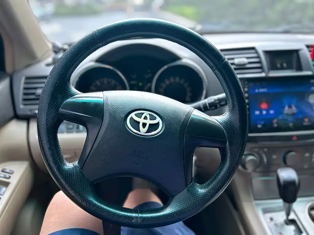 Toyota Highlander 2012 — фото 10