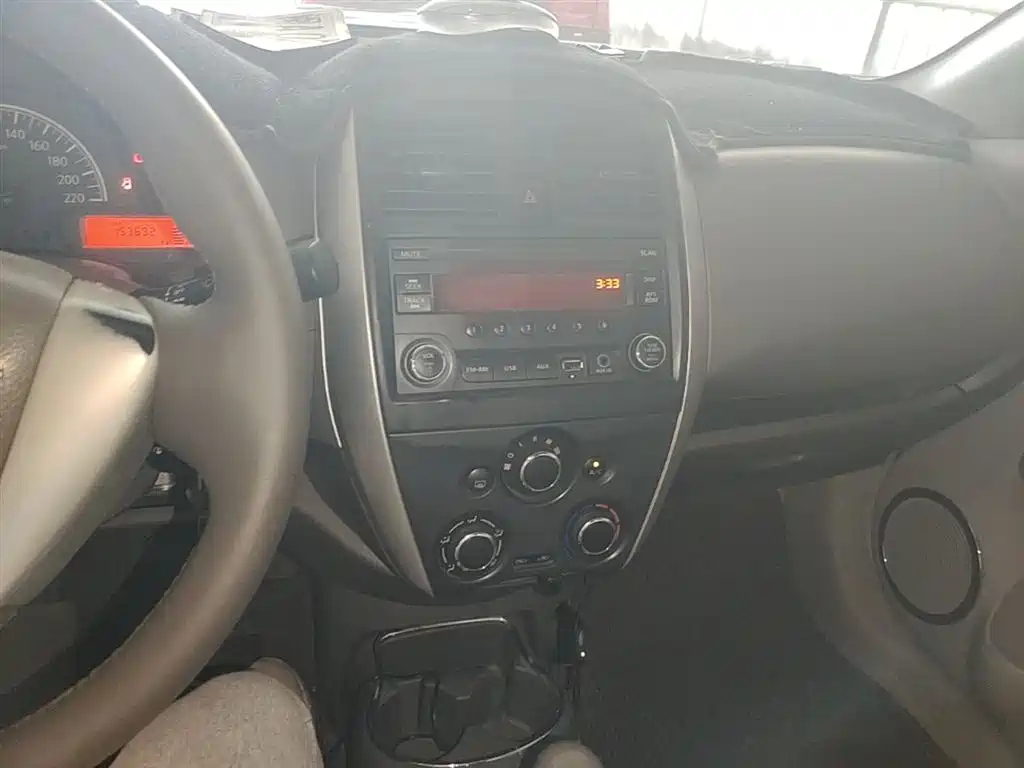 Nissan Sunny 2016 — фото 13